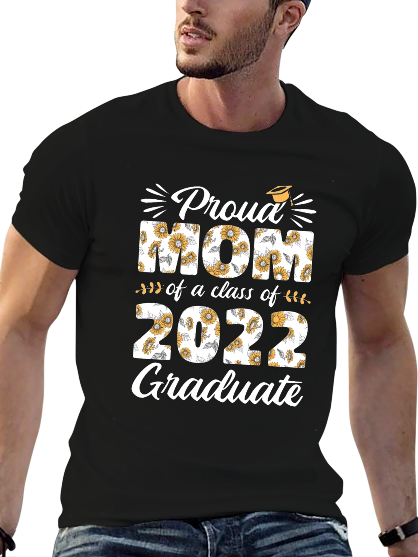 Proud Mom of a 2022 Graduate T-Shirt